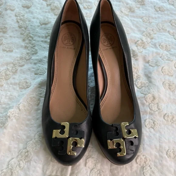 Tory Burch Lowell Leather Wedge Pump Size 7.5 - Picture 2 of 10